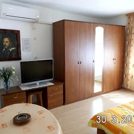 Maison d'hôtes In With Balcony, Air Conditioning, Wifi, Washing Machine 3541-2 Novi Vinodolski